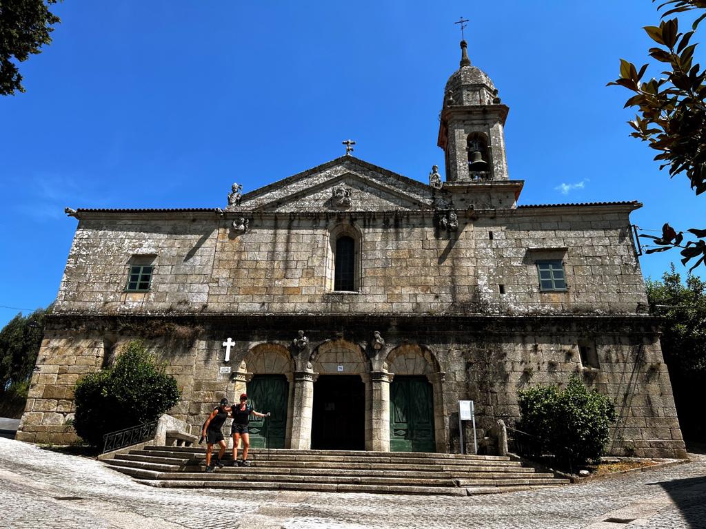 Iglesia románica de San Martiño de Tiobre. A las puertas de Betanzos.