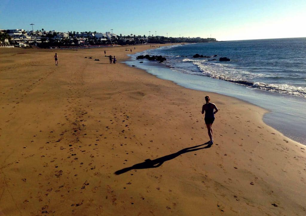 Playa Grande al amanecer. Fotografía: Lanzarote3.com