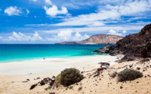 Playa de Las Conchas: La playa más deslumbrante de La Graciosa