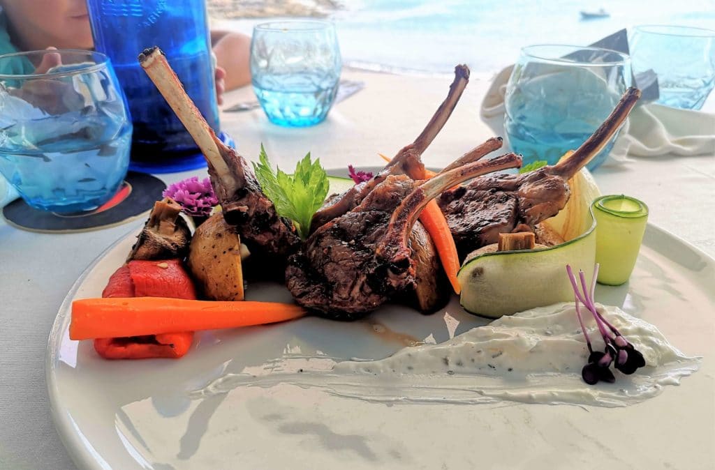 Chuletillas de Cordero y Verduras al Grill Especialidad de Sebastyan´s de Playa Blanca