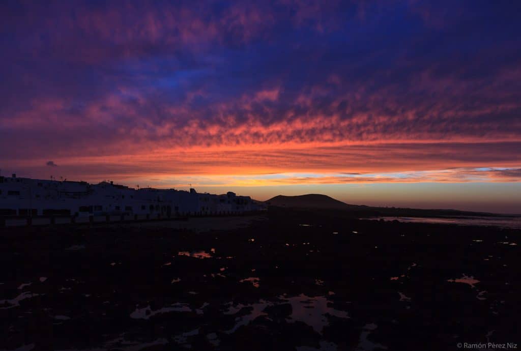 Atardecer en la Caleta de Famara. Fotografía: Ramón Pérez Niz.