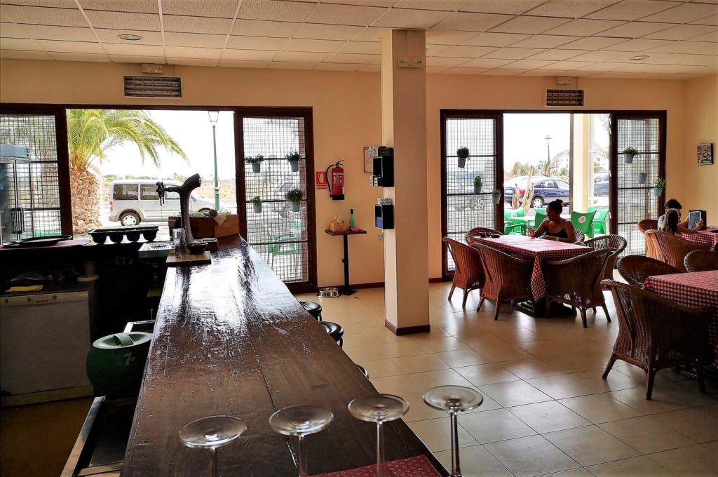 L´Atelier Bistro Bar de Lolo Coutancier en Costa Teguise. Fotografía: Josechu Pérez Niz.