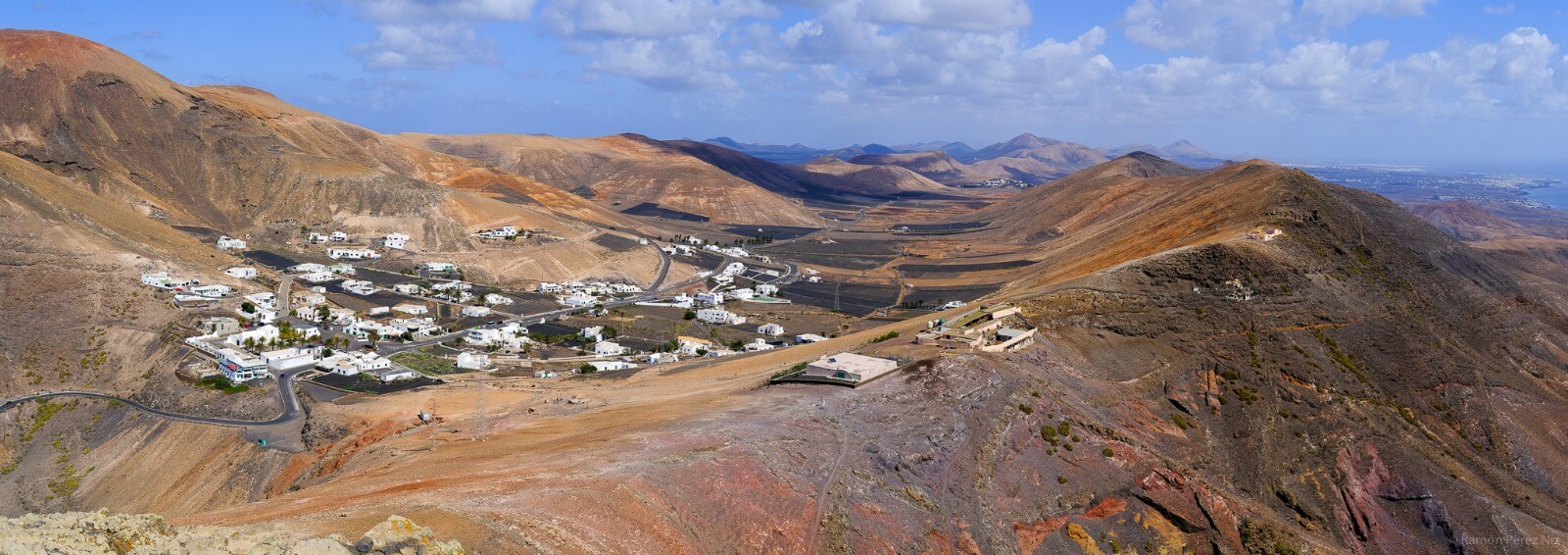 Panorámica de Femés y el centro de Lanzarote desde Pico de Aceituna. Fotografía: Ramón Pérez Niz.