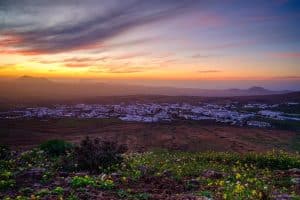 Panorámica de Teguise desde la Montaña de Guanapay. Fotografía: Ramón Pérez Niz. 