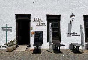 Yveús y Alfonso toman el mando en el Hespérides de Teguise. Fotografía: Josechu Pérez Niz. 