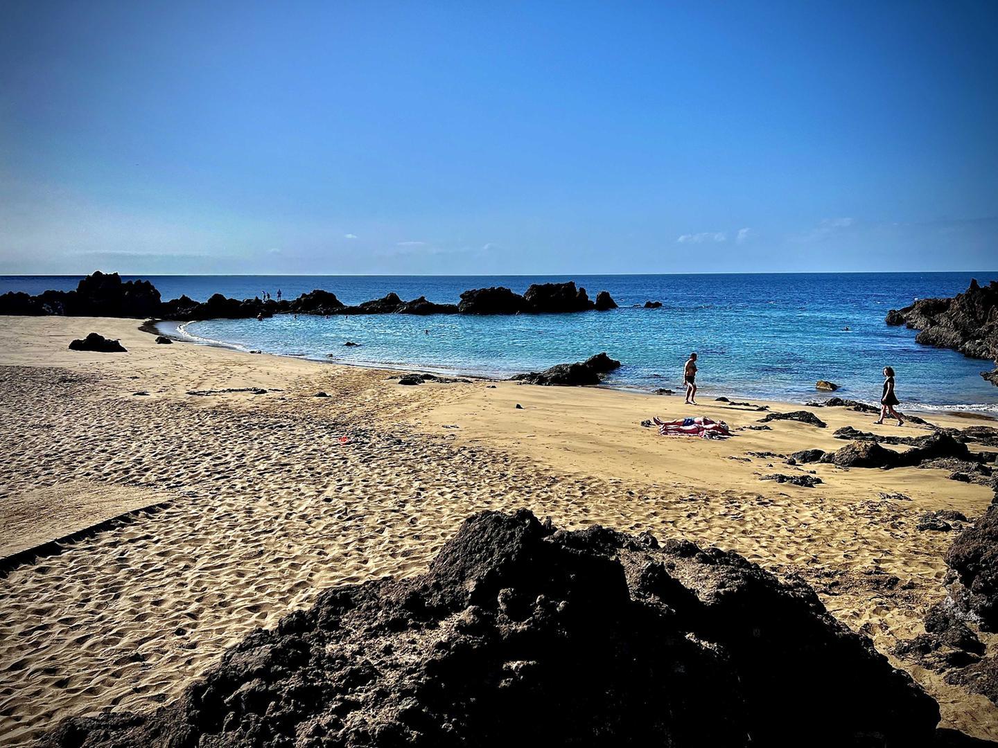 Ola de calor en Lanzarote: 8 planes refrescantes para huir del calor, desde cuevas volcánicas a terrazas con brisa, muellitos y atardeceres
