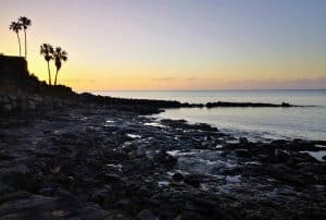 Amanece en la Playa de El Ancla de Costa Teguise. Fotografía: Josechu Pérez Niz.