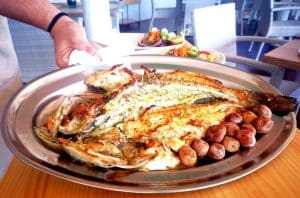 Pescadito fresco al grill. Restaurante Liken. Fotografía: Josechu Pérez Niz. 