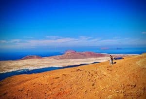 El Río y las islas del Archipiélago Chinijo desde el Risco de Famara. Fotografía: Josechu Pérez Niz.