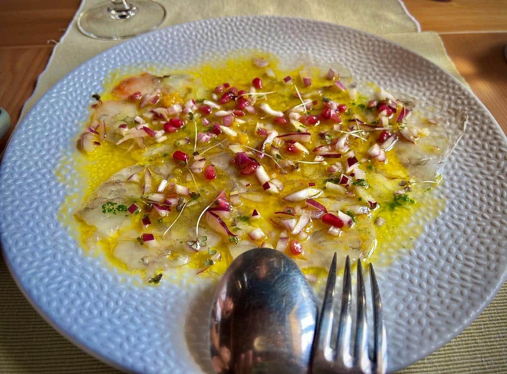 Carpaccio de langostinos y granaditas que explota, explota, expló, explota, explota mi corazón.