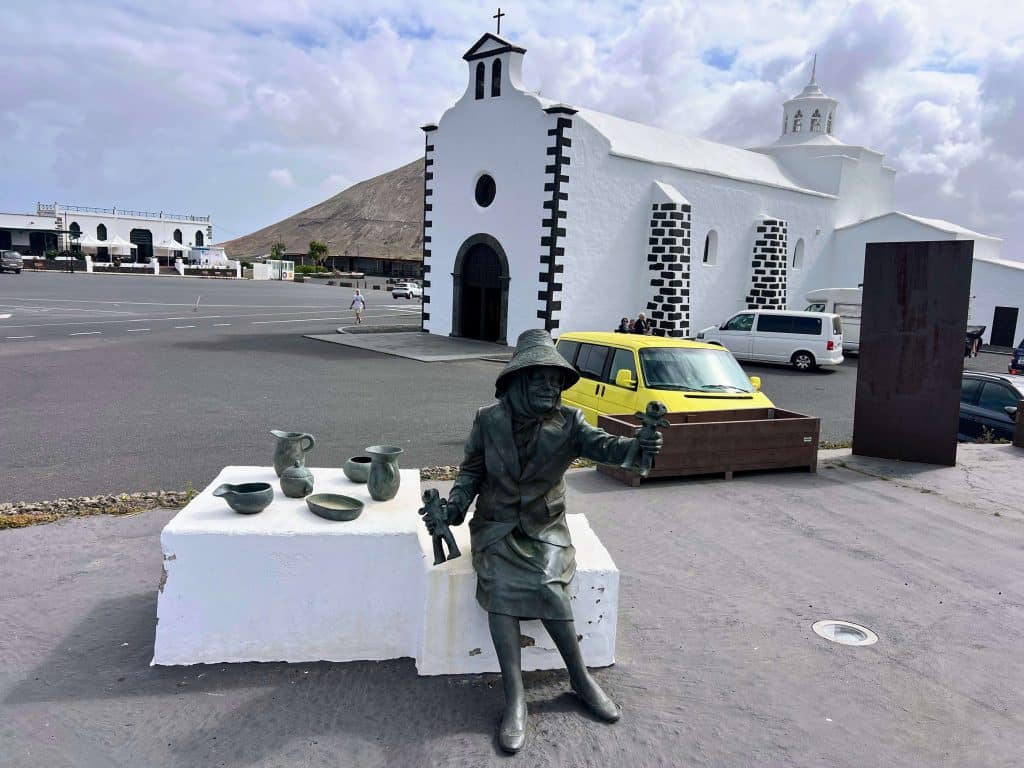 Artesanía, tradición y devoción en Mancha Blanca. Fotografía: Lanzarote3.com