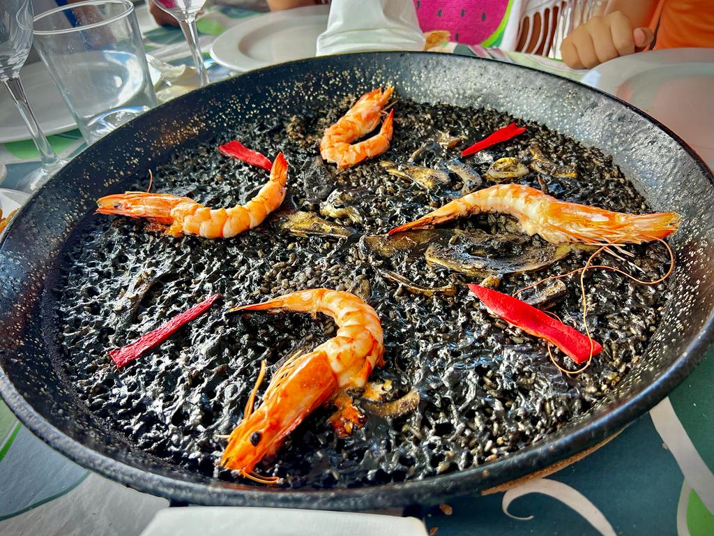 Volveré a rondarte: arroz negro nasiano.