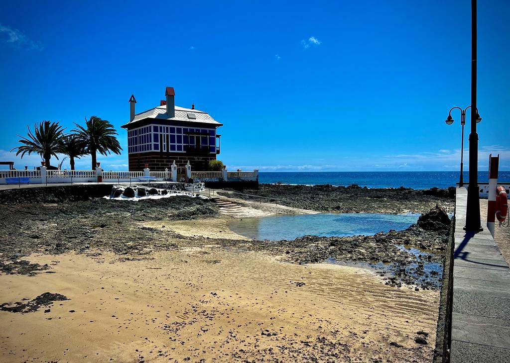 El Charcón a marea vacía, Casa Juanita.