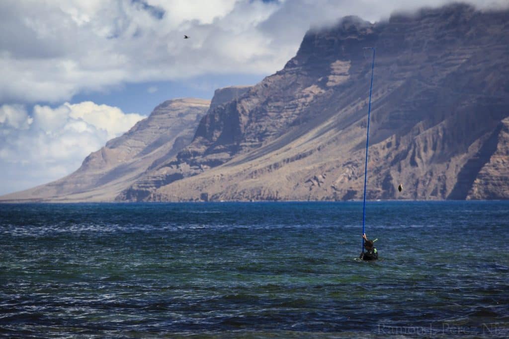 La Caleta de Famara, siempre asociada a la pesca. Fotografía: Ramón Pérez Niz.