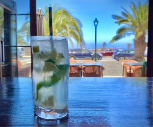 Aperitivo de domingo a la vasca en El Atelier de Costa Teguise.