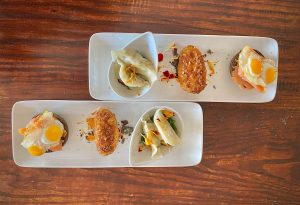 Pintxos y croquetas ricas para un aperitivo a la vasca de domingo diferente.