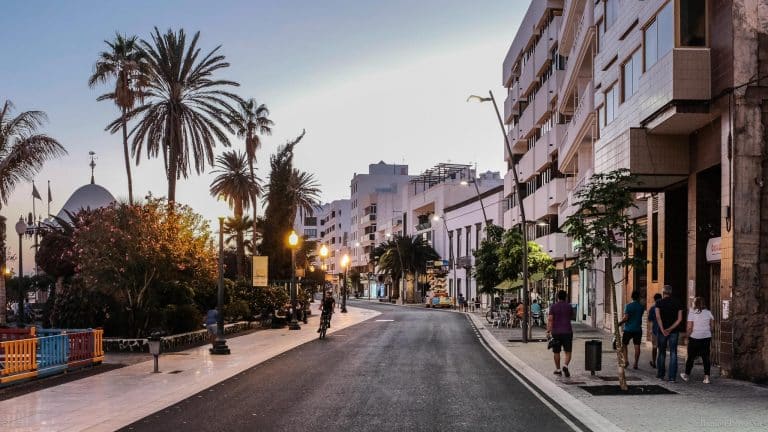 Avenida Marítima de Arrecife de Lanzarote. Fotografía: Ramón Pérez Niz.