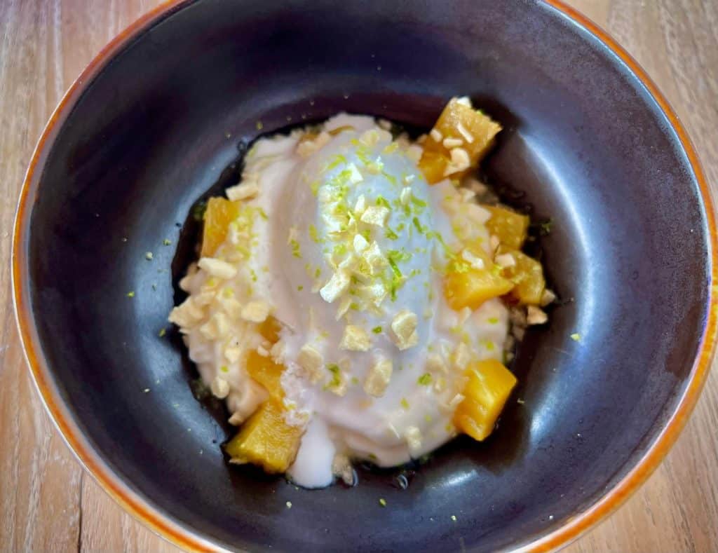 Crema de malibú, piña de El Hierro y helado de coco de Ana Viciosa Restaurante de La Santa