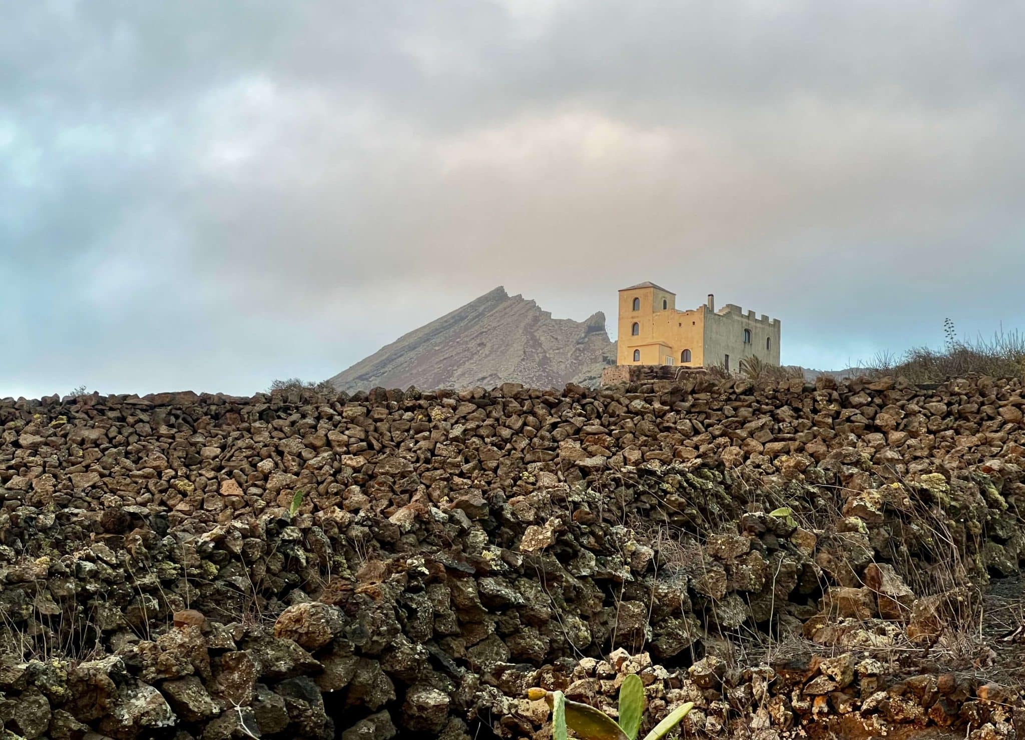 La Torrecilla: un siglo custodiando el Volcán de la Corona