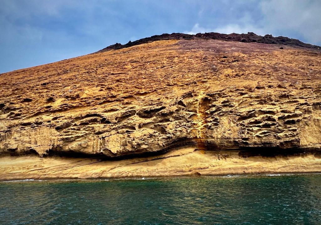 Montaña Amarilla desde el catamarán