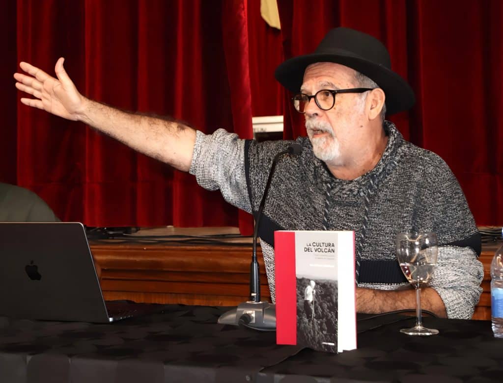 El arqueólogo José de León Hernández. Fotografía: Gabinete de Prensa del Ayuntamiento de Yaiza