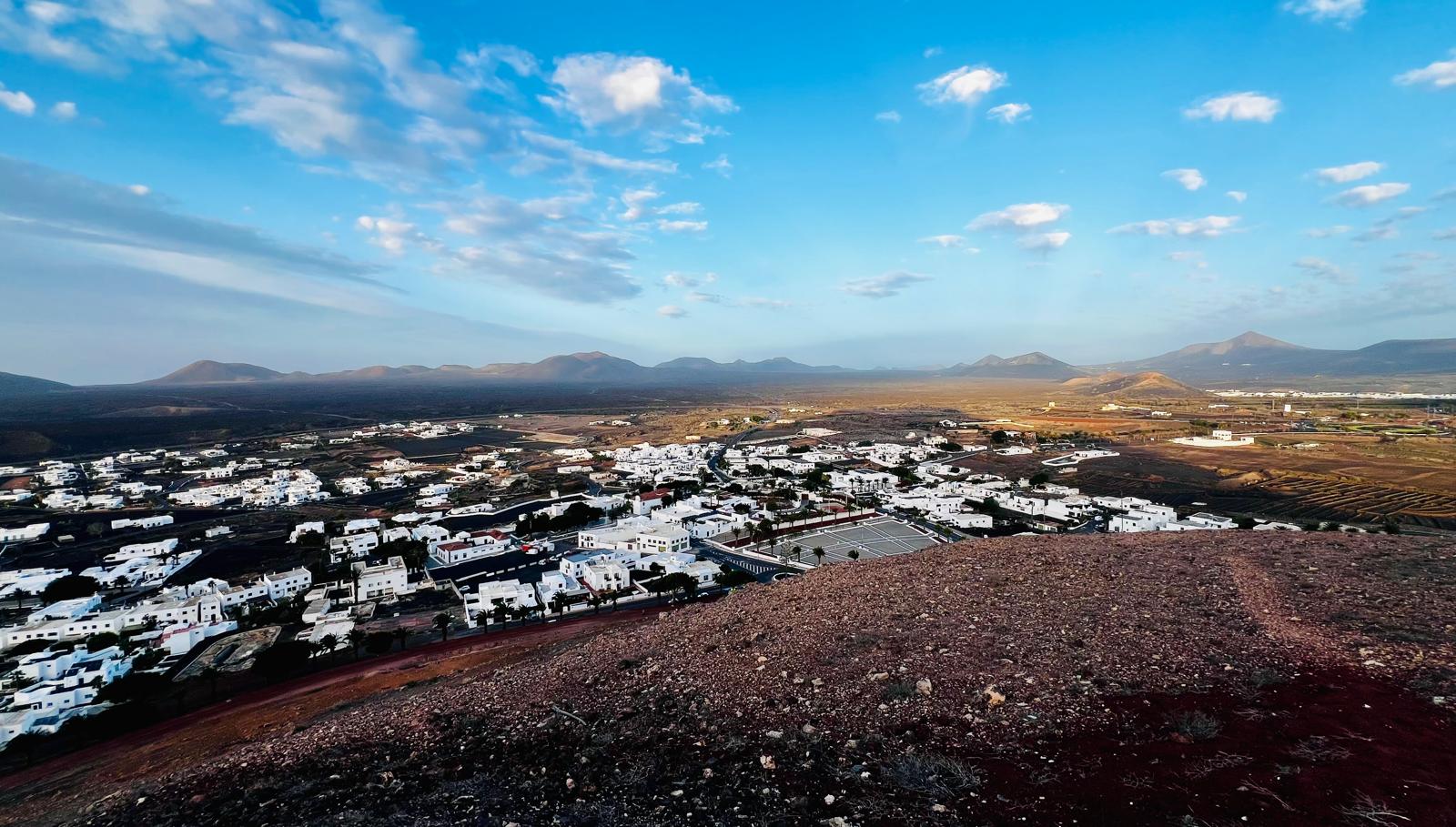 Vistas desde el Lomo del Cura de Yaiza a donde el cura Andrés Lorenzo se encaramaba para observar las erupciones de Timanfaya de Lanzarote