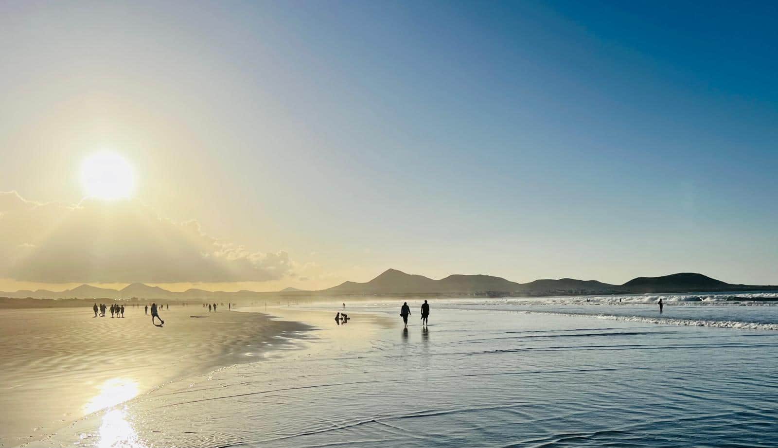 Así vivimos el atardecer en la playa de Famara