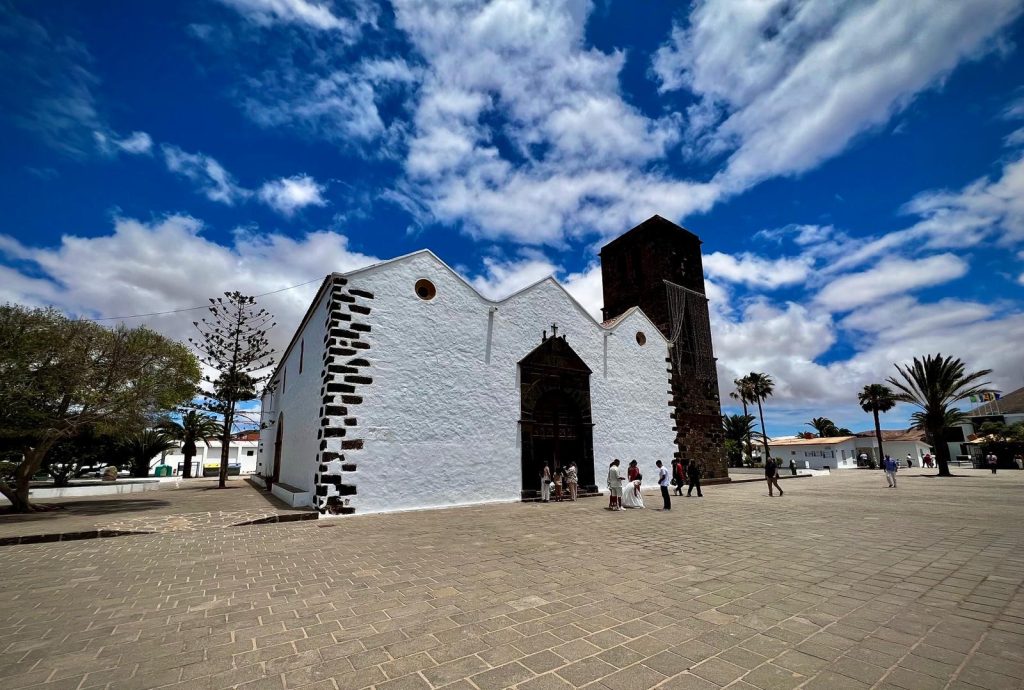 Iglesia de Nuestra Señora de Candelaria. La Oliva, Fuerteventura. Camino Natural de Fuerteventura Etapa 2 Corralejo - La Oliva