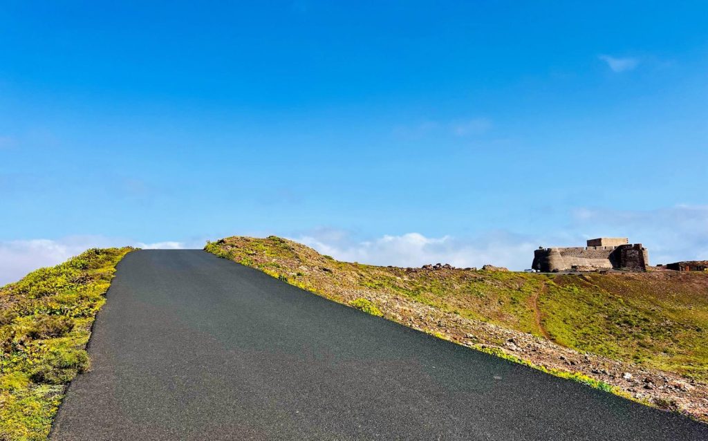 Recta final hacia el Castillo de Santa Bárbara