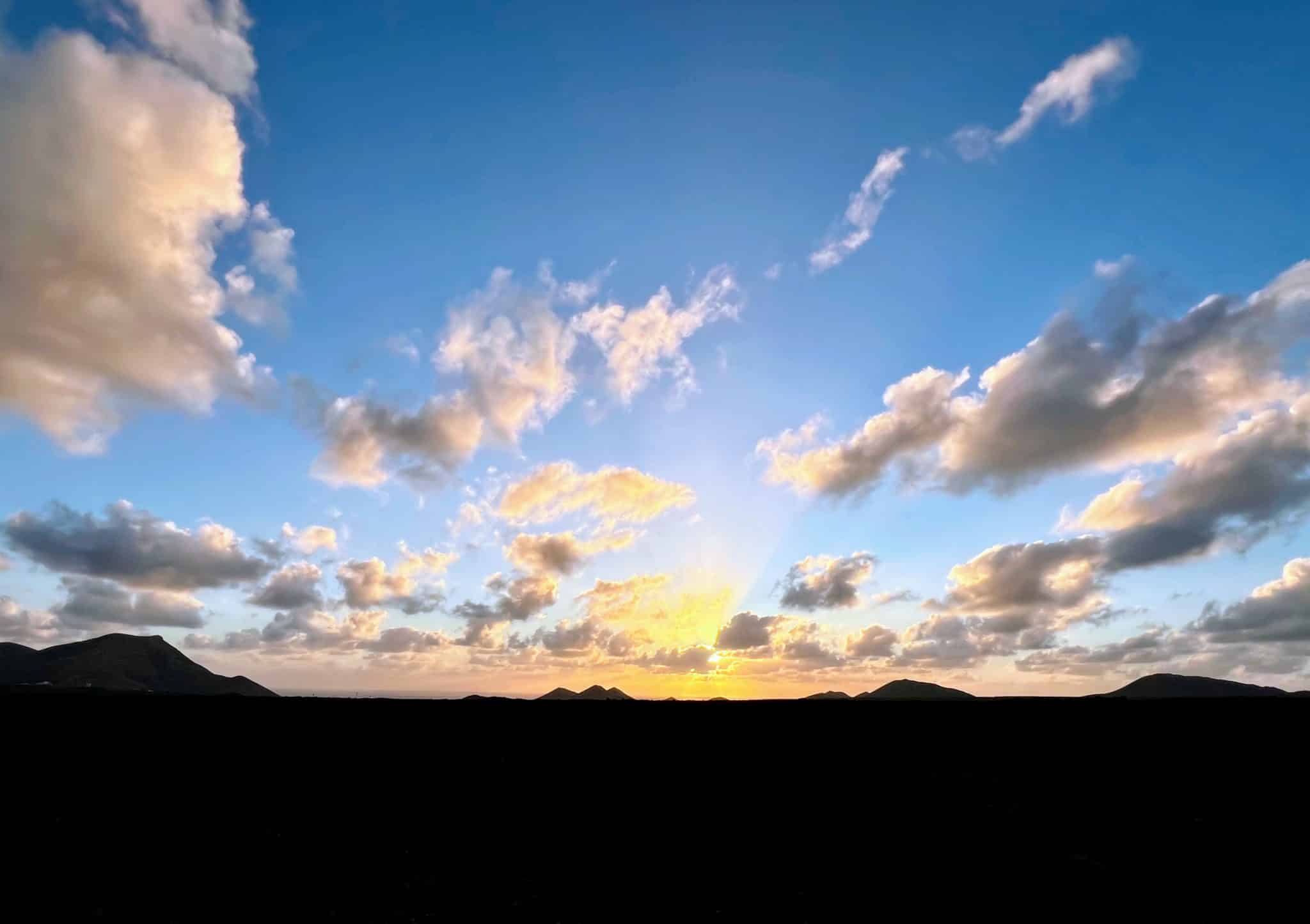El atardecer desde Montaña La Vieja en Uga