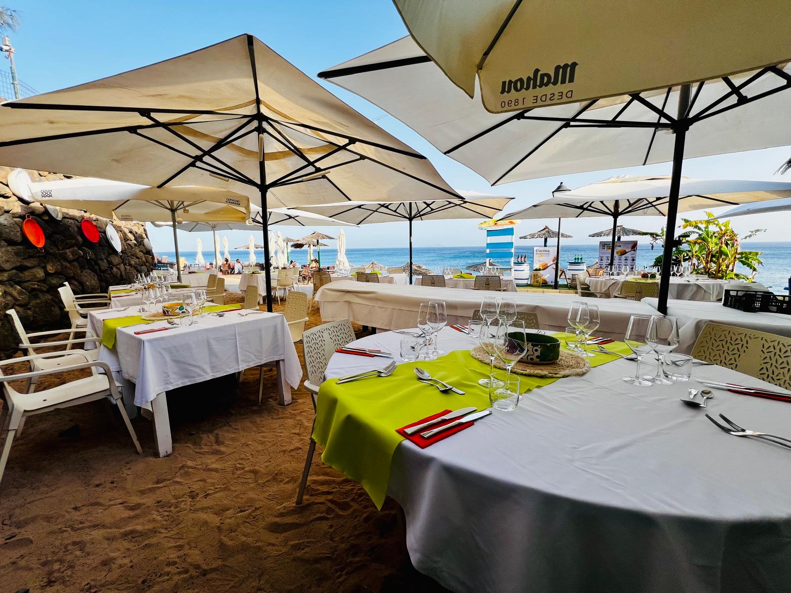 Desde los preparativos a los pases de una cena de una noche de verano que en este 2025 rinde tributo al recetario tradicional de Lanzarote de Fefo Nieves