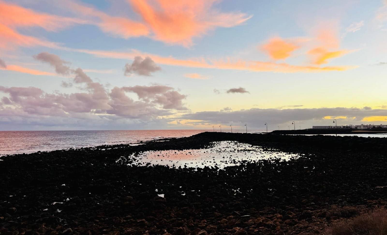 Así se vive el atardecer en Los Charcos de Costa Teguise