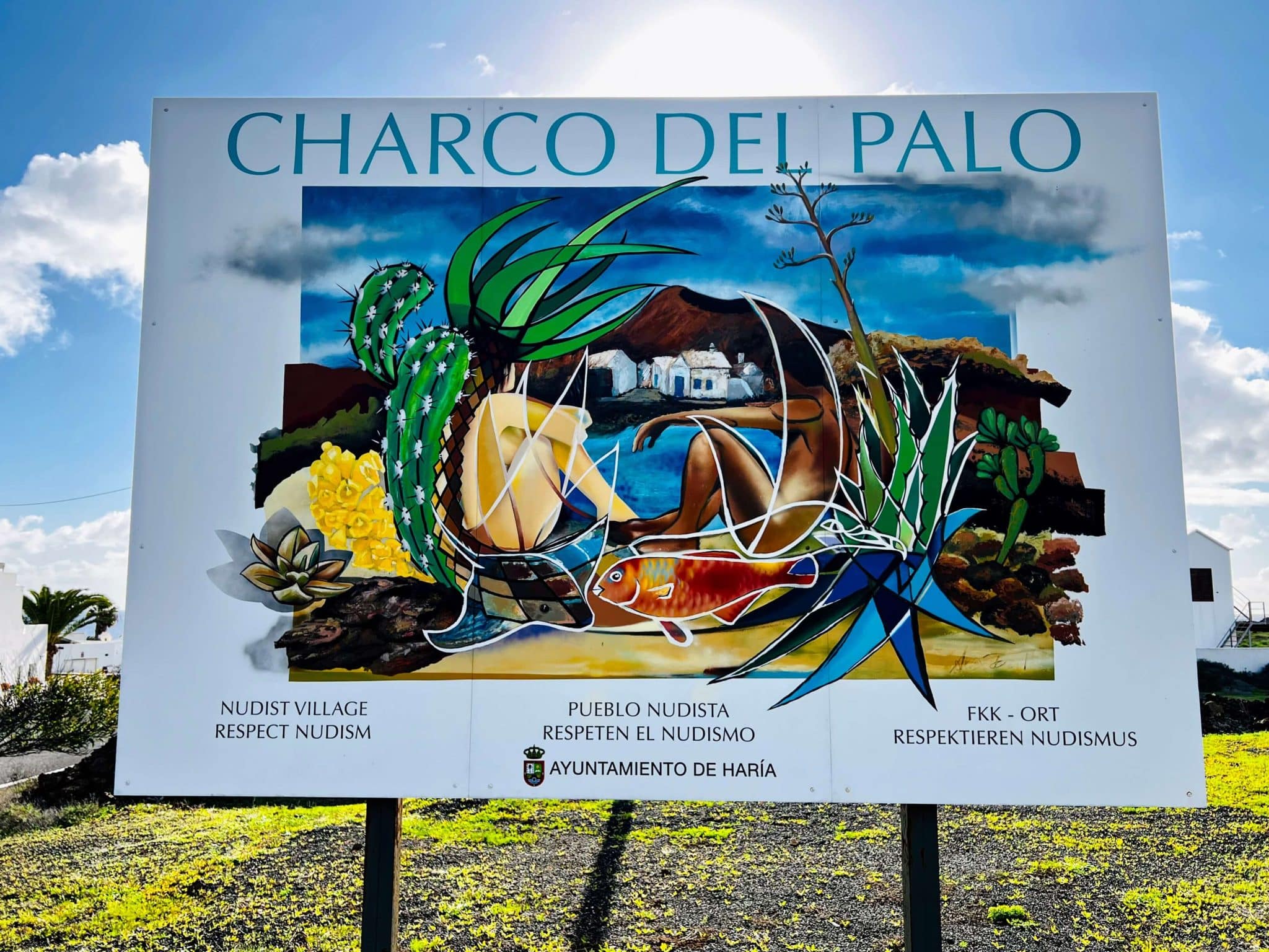 ¡Bienvenidos a la urbanización nudista de Charco del Palo en Lanzarote!