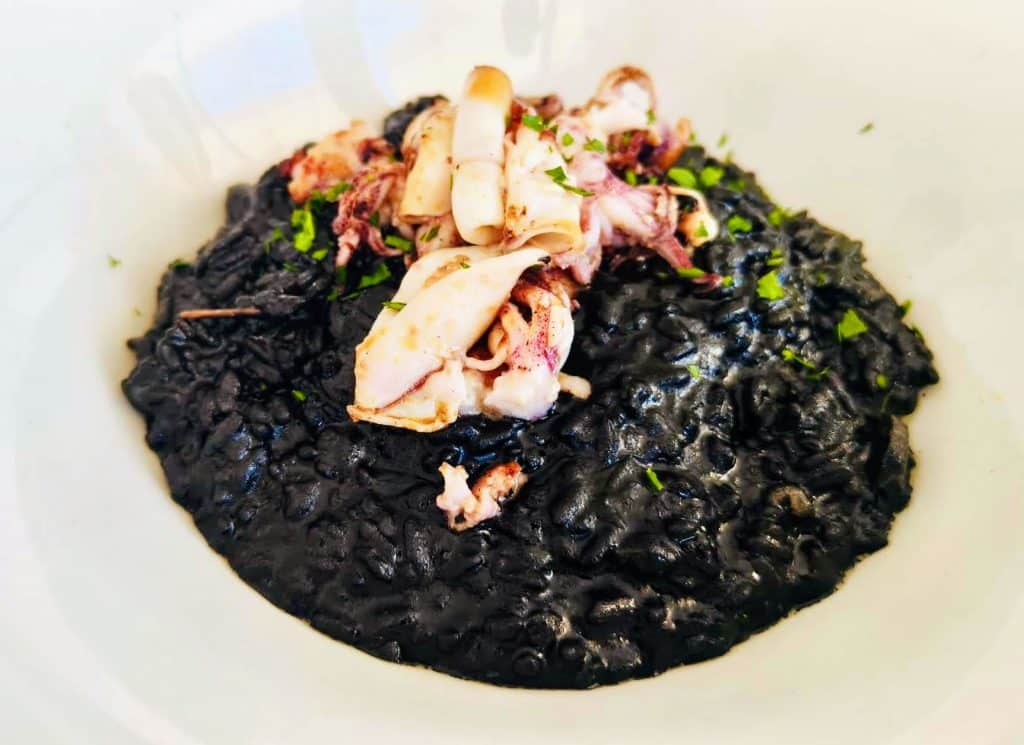 Arroz negro con chocos del Restaurante Mirador de las Salinas. Fotografía: Lanzarote3.com